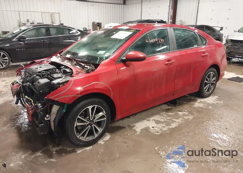 2022 Kia Forte Lxs z USA, uszkodzony, nr VIN 3KPF24AD6NE496904